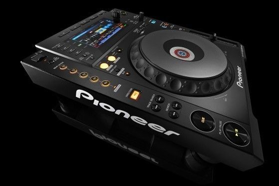 peecdj900nexushero2blackbglr.1.jpg