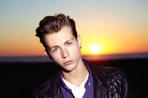 james-mcvey-the-vamps-39284854-500-333.jpg
